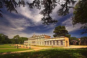 Отель Chateau De Pennautier